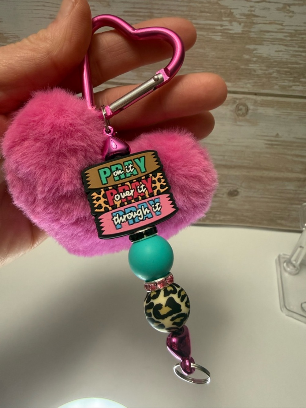 🩷New Pink Fuzzy Heart Beaded Keychain - Picture 2 of 2